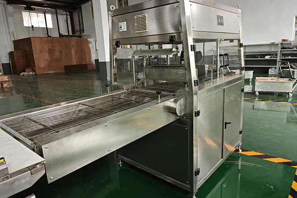 MACHINE DE REVÊTEMENT