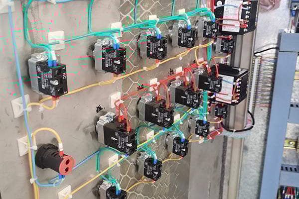 건조기의 제어 캐비닛