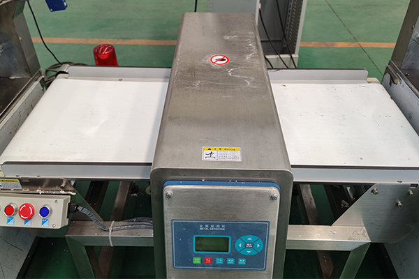 MACHINE À ROULER ET À FORMER